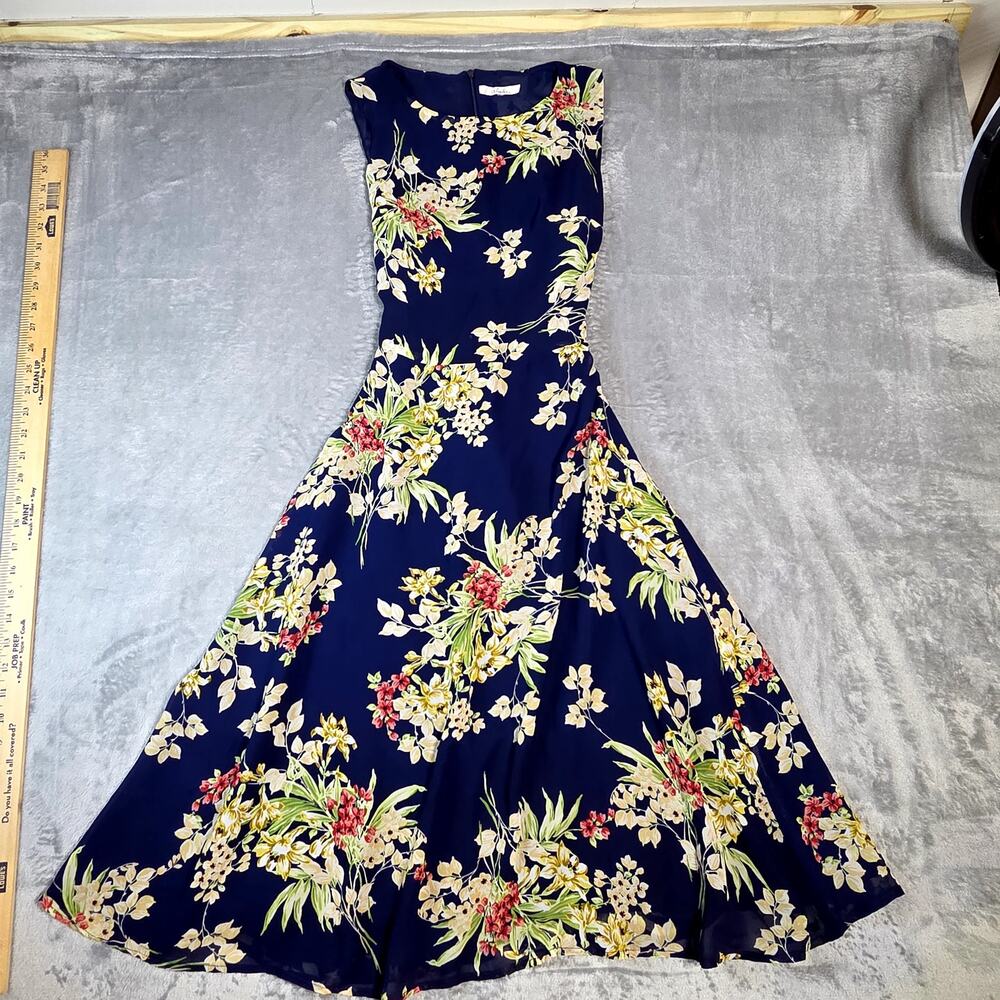 Amelia Navy Spring Floral knee length dress sz Small?‎ Measurements in pics